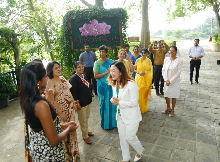 USAmbSL's tweet image. Today I met with members of Sri Lanka&apos;s Women Parliamentarians’ Caucus  as they prepare for an upcoming study tour to New Zealand funded by @USAIDSriLanka to #changetheratio by promoting women’s political leadership &amp;amp; gender equity. Great to partner with democratic partners…