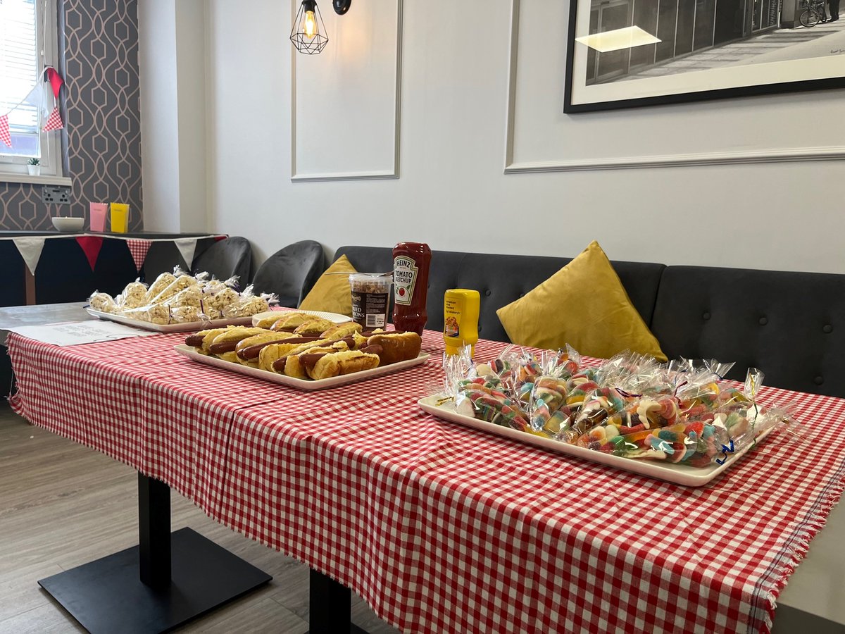 khbc_bromley's tweet photo. Thank you too all of our clients who came to our Summer Party this afternoon! Unfortunately the weather didn't get the memo, luckily we had our business lounge ready to host.

  #summerparty #officeparty #bromleyoffice #servicedoffices https://t.co/bGzl5NZ4ya