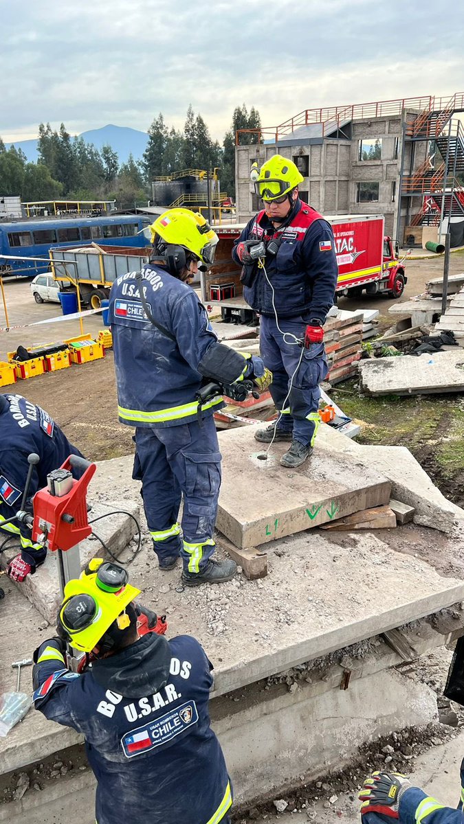 PrimeraThno's tweet photo. Destacamos también la participación del bombero de la @QuartaCompagnia Lionel Valenzuela en el ejercicio del grupo USAR de @BomberosdeChile este fin de semana. https://t.co/DbLD3RbhX9
