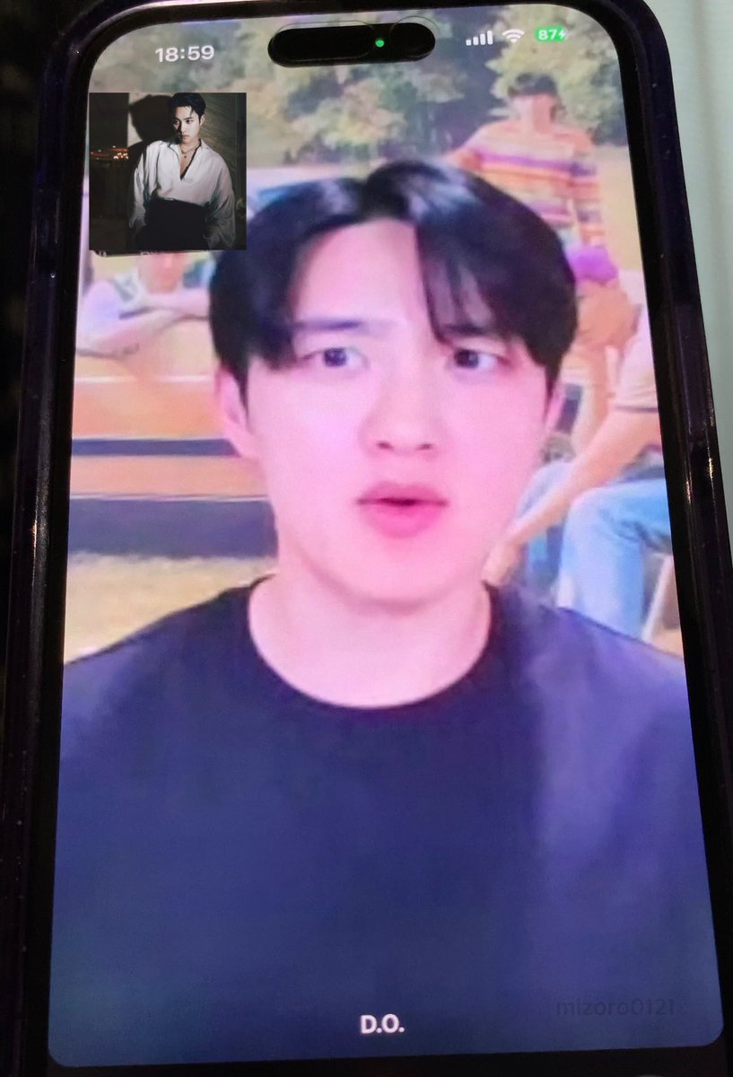 🤍: my friend who did a video call fansign with Chanyeol said that the spicy pasta cooked by Kyungsoo is delicious, what kind of pasta was that?
🐧: I don't remember I ever cooked a spicy pasta for Chanyeol

😭😭😭his face tho...
