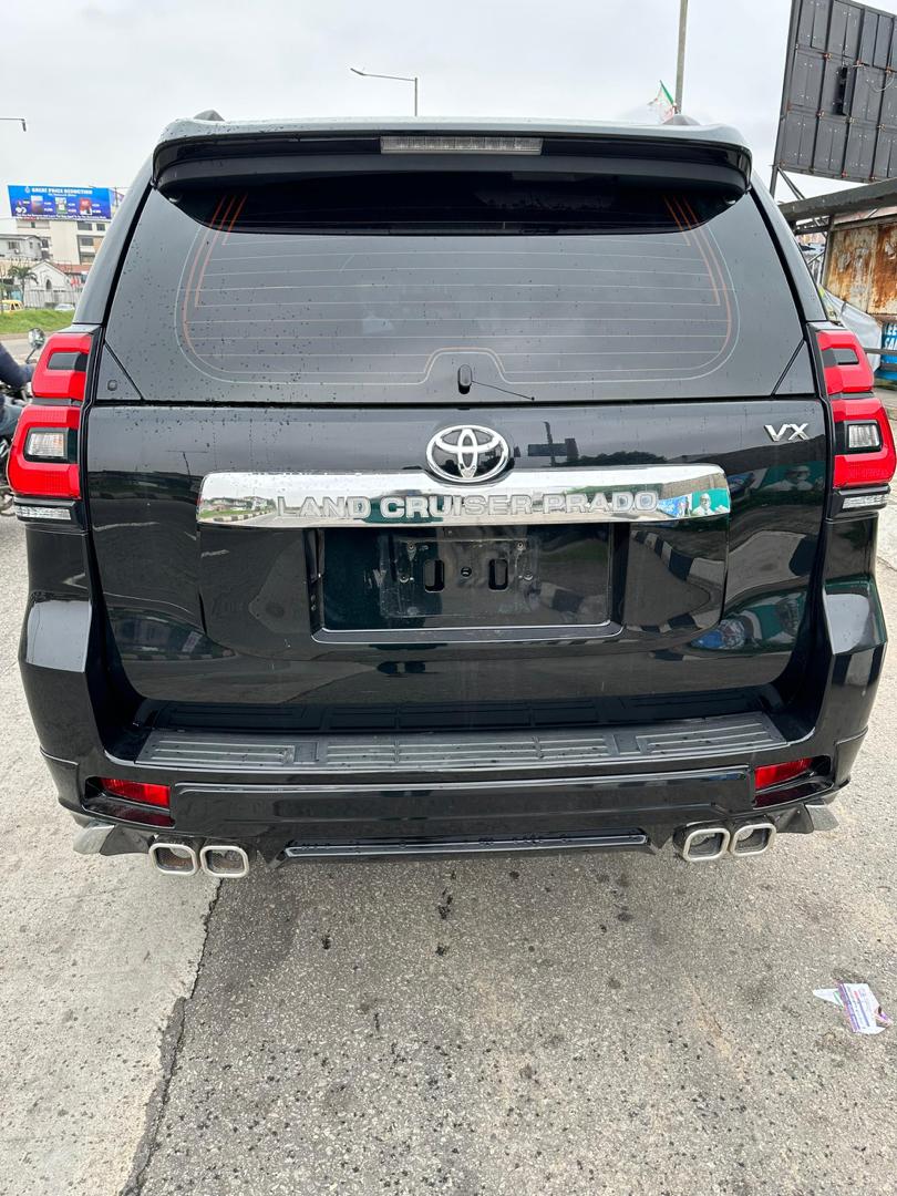 Femsautoshow's tweet photo. New 2022 Toyota Prado V6 Engine, Black on Black Leather Interior, Thumbstart Botton, 645 Miles, DVD Headrest, Complete Manual, 2 Keys, Refrigerator &amp; Duty Paid #68m Net! Surulere, Lagos state. https://t.co/aNI7URZ3l4