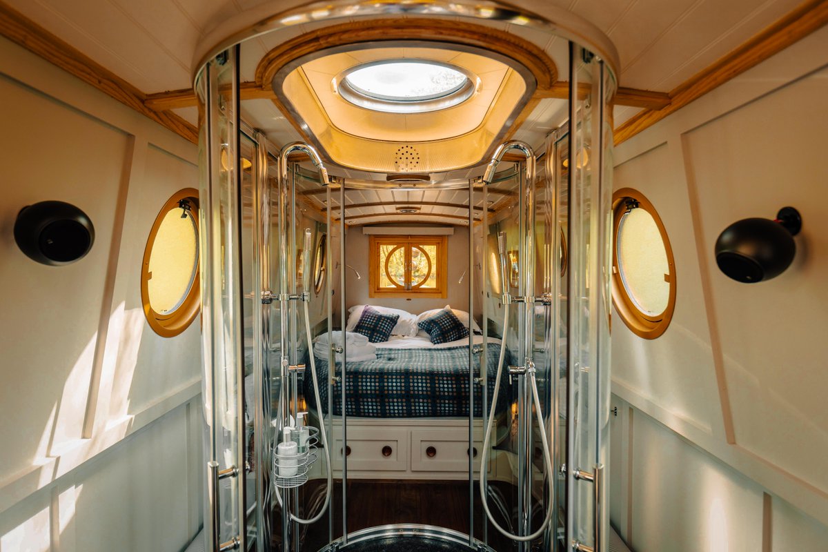 beaconparkboats's tweet photo. Each of our boats is unique in its own way. What is one of your favourite features of our boats? #handcraftedboat #canalboatholiday #luxuryboat https://t.co/zfAeVjCcYZ