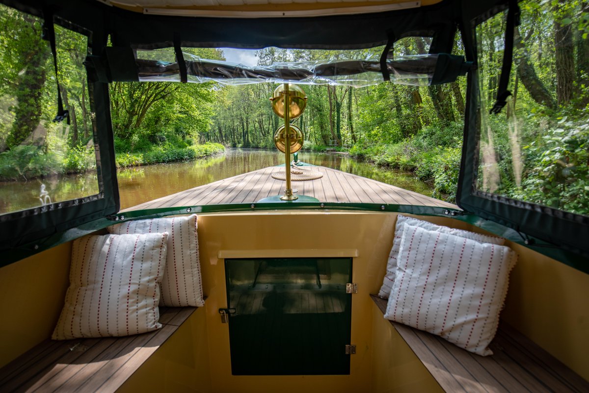 beaconparkboats's tweet photo. Each of our boats is unique in its own way. What is one of your favourite features of our boats? #handcraftedboat #canalboatholiday #luxuryboat https://t.co/zfAeVjCcYZ