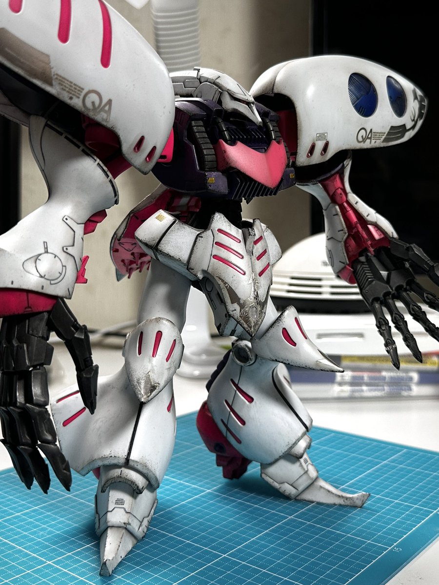 IMOChanPla's tweet photo. ウェザリング中のキュベレイ・アンベリール。ひとまずウェザリング終わったかと😌
この先、まだ手を入れようか悩み中です。
ウェザリング中に塗装剥げ表現が薄まってしまった感があるので😅そこは要修正かなっと。
#ガンプラ
#ガンプラの画像貼るとRTされると聞いて 
#ガンプラ好きと繋がりたい 
#キュベレイ・アンベリール