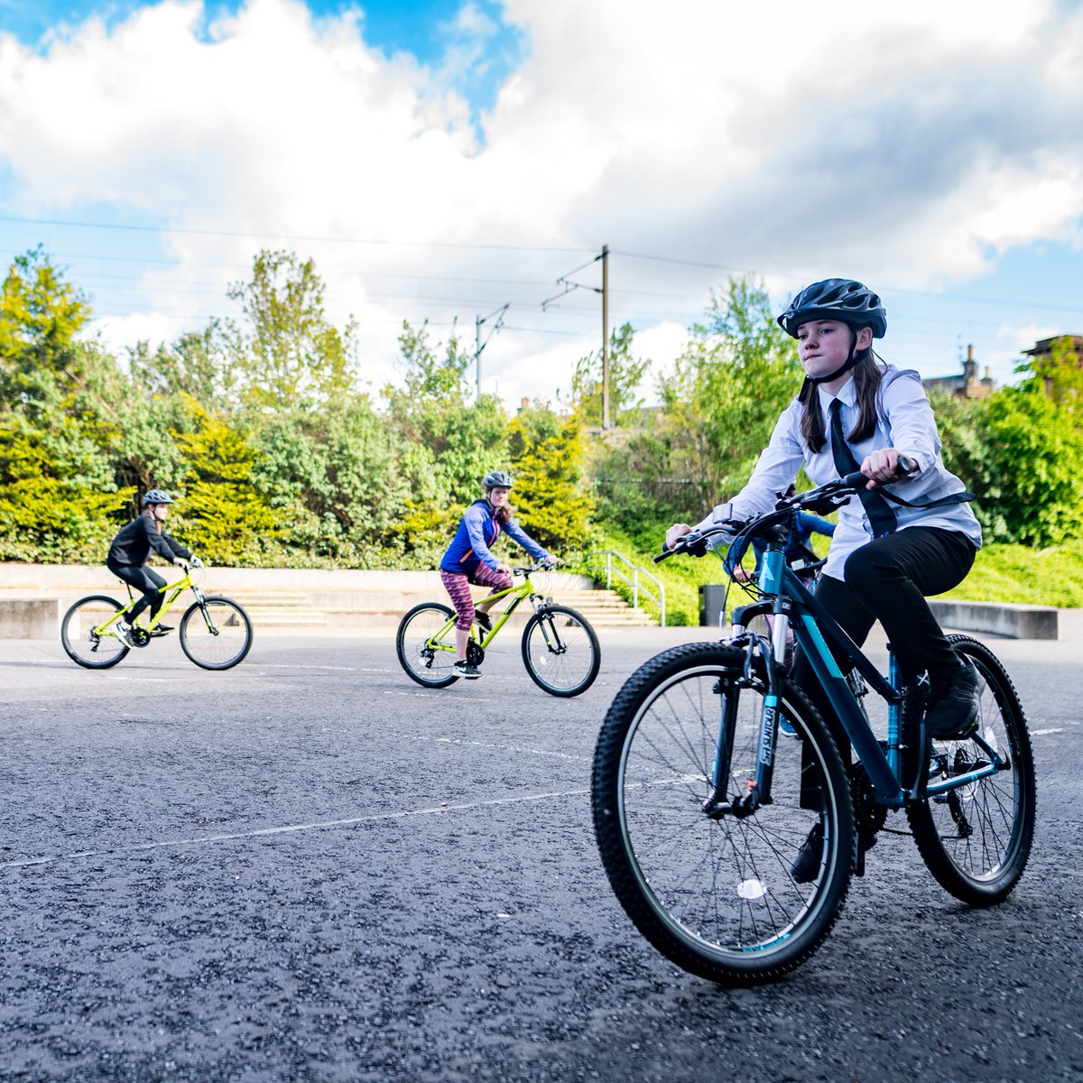 Want to support kids and their schools to travel actively? Come and join a great Team - Sustrans are recruiting in Fort William! Applications close 6th Aug 2023
 sustrans.org.uk/job-vacancies/…
<a href="/SustransScot/">Sustrans Scotland</a> <a href="/HighlandCouncil/">The Highland Council</a> @hitrans @LochaberEnviro <a href="/neviscycles/">Nevis Cycles</a>