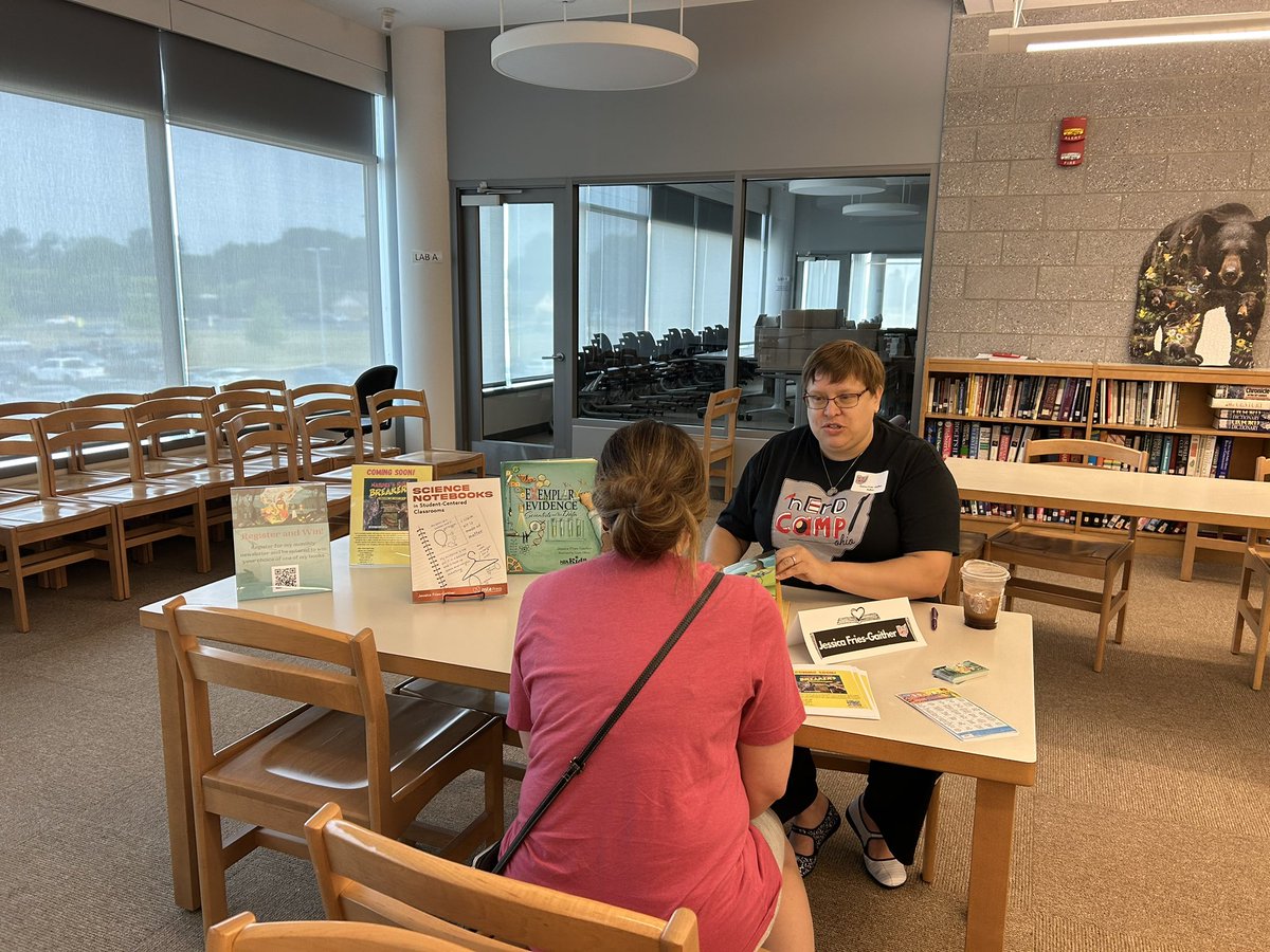 jacinda_yonker's tweet photo. Book “speed dating”.  7 minute discussion with an author then buzzzz on to another author.  #nerdcampoh https://t.co/zJhIgfep09