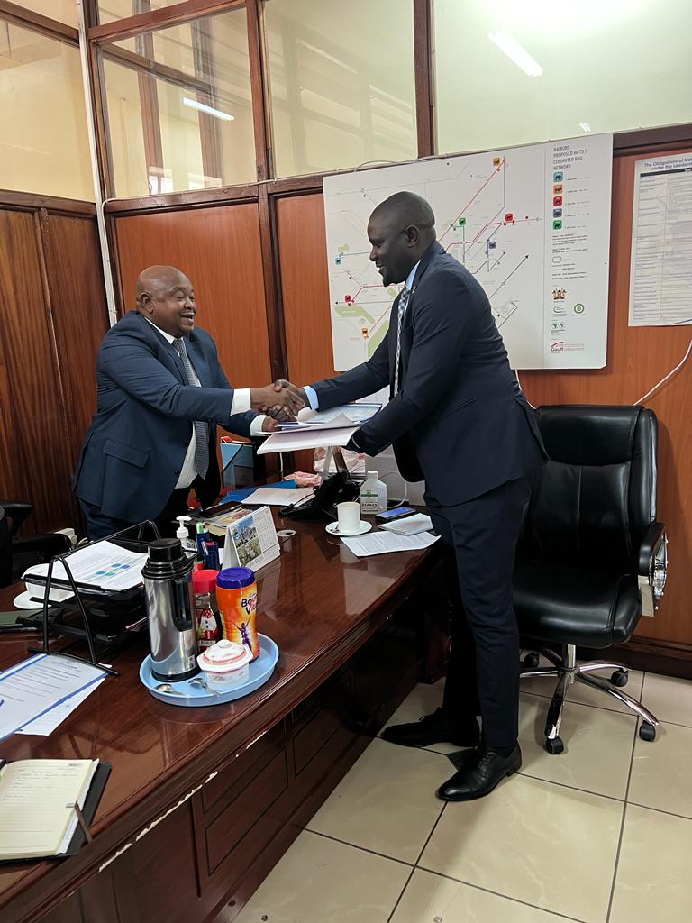 BrianMulama_'s tweet photo. I officially take over the Mobility and Works docket at the Nairobi City County. I humbly thank my predecessor,  Mr. Patrick Mbogo for the great work he has so far accomplished. To my boss, H. E Governor @SakajaJohnson, we won't let you down. Lazima iWork! https://t.co/gTq5Vps6qe