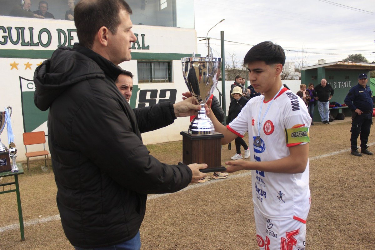 NO PUDO SER ⚽🇦🇹

La Reserva de Alumni volvió a caer 2-0 ante Atlético Ticino y no pudo revalidar el título en la mencionada división de la Liga Villamariense.