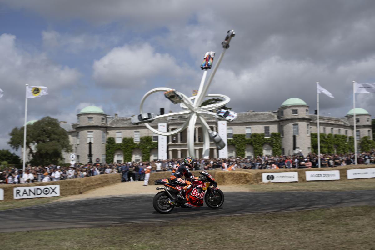 otoscreenmax's tweet photo. "What an event!": MotoGP™ rounds out celebration at Goodwood https://t.co/X7otFNMfiG https://t.co/x6FNvofYMM