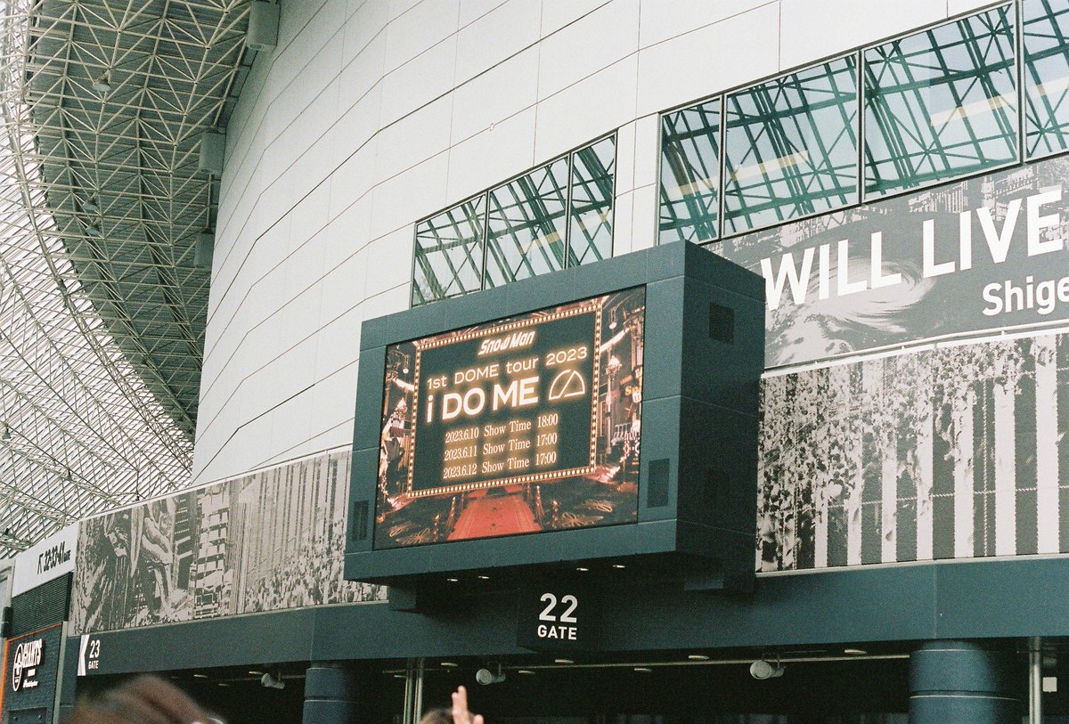 claybakes's tweet photo. some scans came back and I'm so glad I brought my spotmatic with me when we went to see snm in Tokyo Dome last month ☺️ ☃️ https://t.co/pSL8lg46OG
