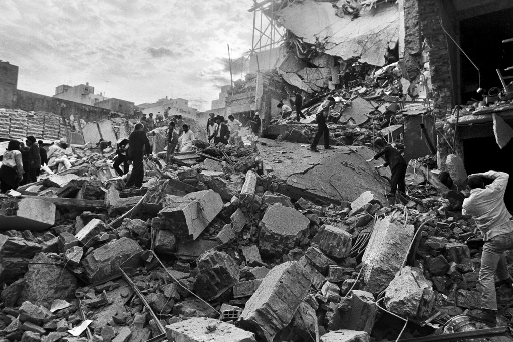 InfoAMIA's tweet photo. Cada 18 de julio es otra bomba. Mientras haya impunidad, el dolor permanece igual que hace 29 años. Ante una justicia ausente, digamos presente.
Acto central: martes 18 de julio, 9.30. Pasteur 633.
#AMIA29años https://t.co/OVFkouaGN5