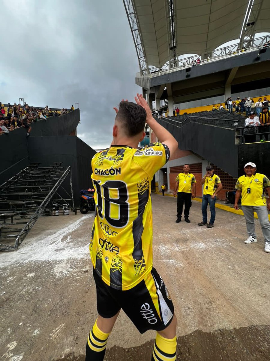 Feliz Día A Todos Los Niños❤️🎉
Espero hayan podido disfrutar su día al máximo🙏🏻 
Fue un pequeño detalle que les quise dar junto a mi familia sé que a todos no les pude dar pero fue con mucho cariño para ustedes🎉🥰 
Un abrazo a todos🫂