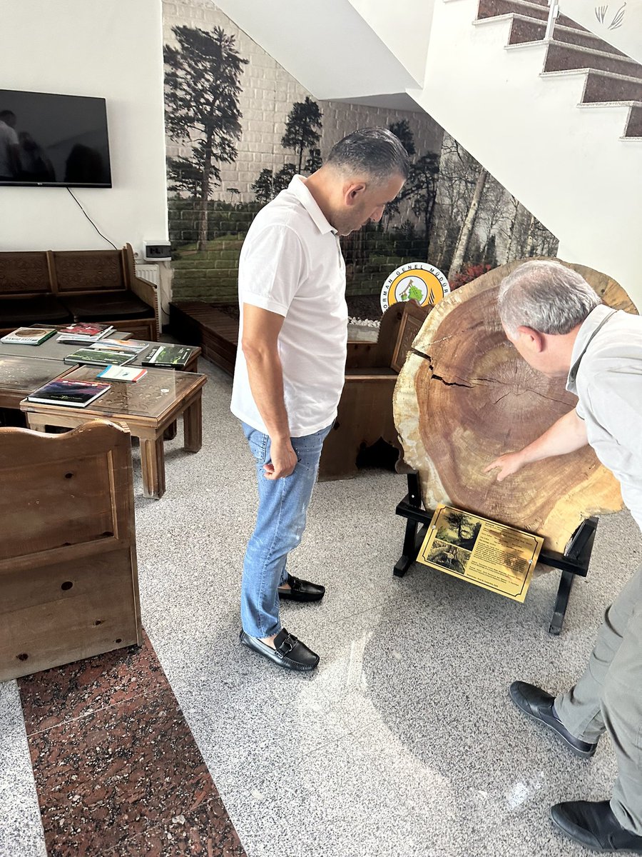 Kastamonu Orman Bölge Müdürü Sayın Fahri Sönmezoğlu'nu ziyaret ederek, Kastamonu Orman çalışmaları ve yatırım olanakları üzerine sohbette bulunduk. 

Misafirperverliği için teşekkür ediyoruz.