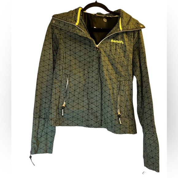 Seas The Sales tweet media