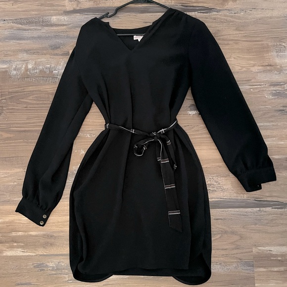 WinterRose7669's tweet photo. So good I had to share! Check out all the items I'm loving on @Poshmarkapp #poshmark #fashion #style #shopmycloset #merona #masters: https://t.co/xOI56HsxgO https://t.co/0DnCfSYGm9
