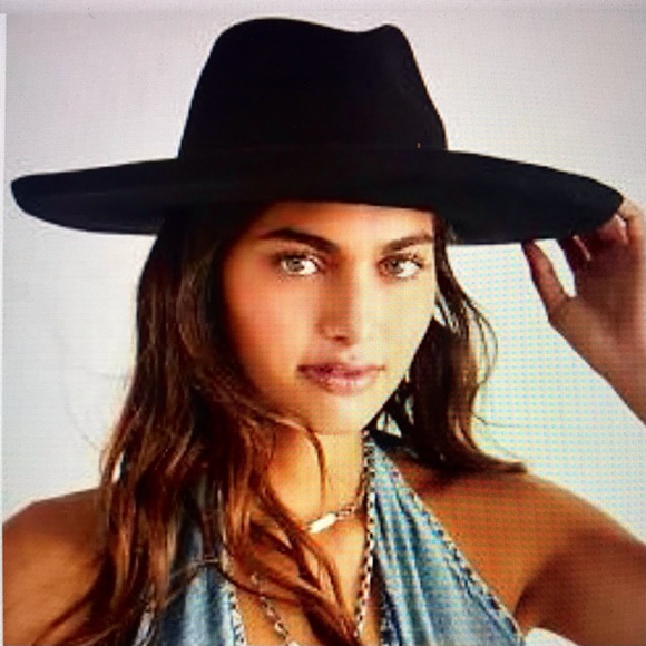 So good I had to share! Check out all the items I'm loving on <a href="/Poshmarkapp/">Poshmark</a> from <a href="/Josephines25bo1/">Josephines25boutique</a> #poshmark #fashion #style #shopmycloset #lovelyrosetta #sourceunknown #bluemandala: posh.mk/Ygl8vUUEvBb