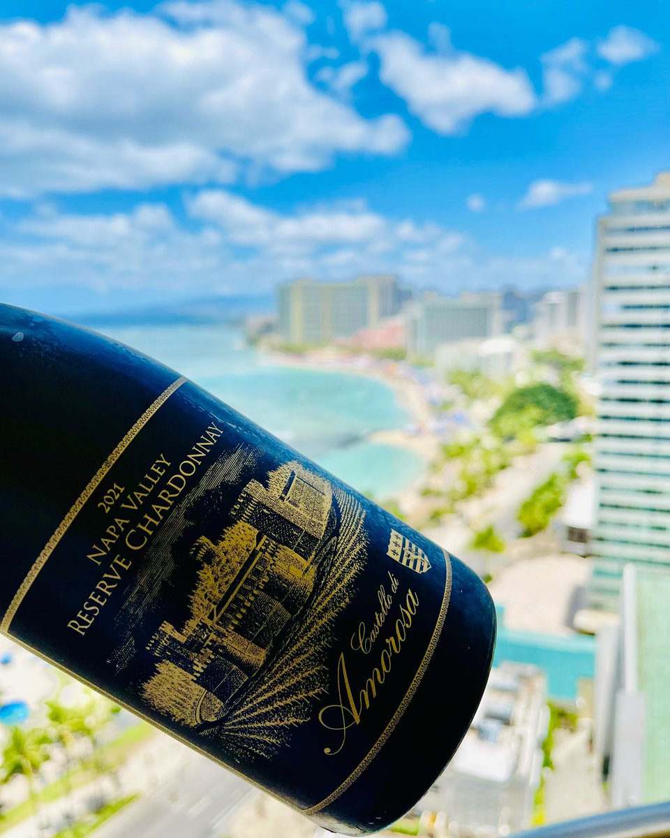 AttorneySomm's tweet photo. What would you pair with this 2021 Castello di Amorosa Napa Valley Reserve Chardonnay? 

In my view, this delightful Chardonnay would pair perfectly with a wide variety of dishes, including lobster, crab, roasted chicken, creamy pasta dishes, or dishes with butternut squash! https://t.co/nECubWBwJP