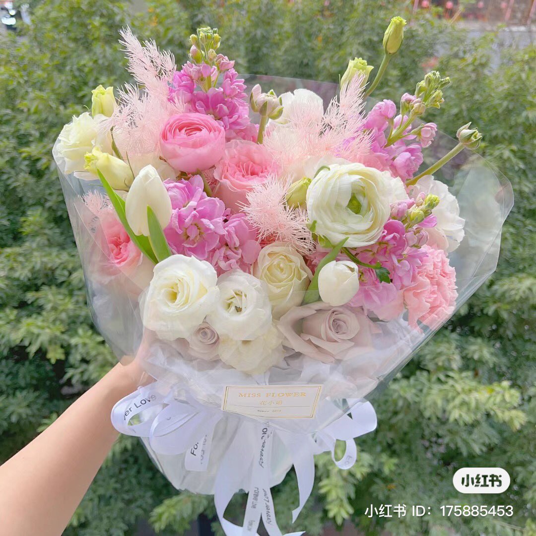 piinkibun's tweet photo. pretty bouquets https://t.co/7xXRO2FO6c