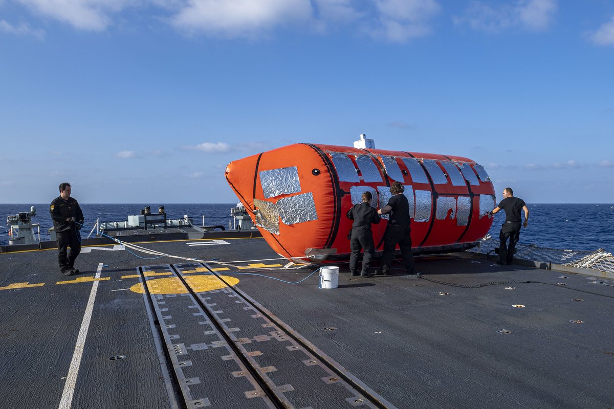 #OpREASSURANCE Sailors of #HMCSFREDERICTON prepare to launch a High Speed Inflatable Towed Target (HSITT) in support of a live firing exercise with other ships from Standing NATO Maritime Group 2 during #OpREASSURANCE in the Mediterranean Sea on 03 July 2023. 📸: Cpl Noé Marchon