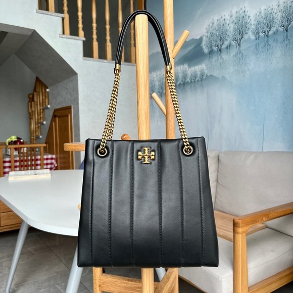 paintbuzzed's tweet photo. So good I had to share! Check out all the items I'm loving on @Poshmarkapp #poshmark #fashion #style #shopmycloset #toryburch #apt9 #rhude: https://t.co/qIeGS3eBA6 https://t.co/1J59CyZJIi