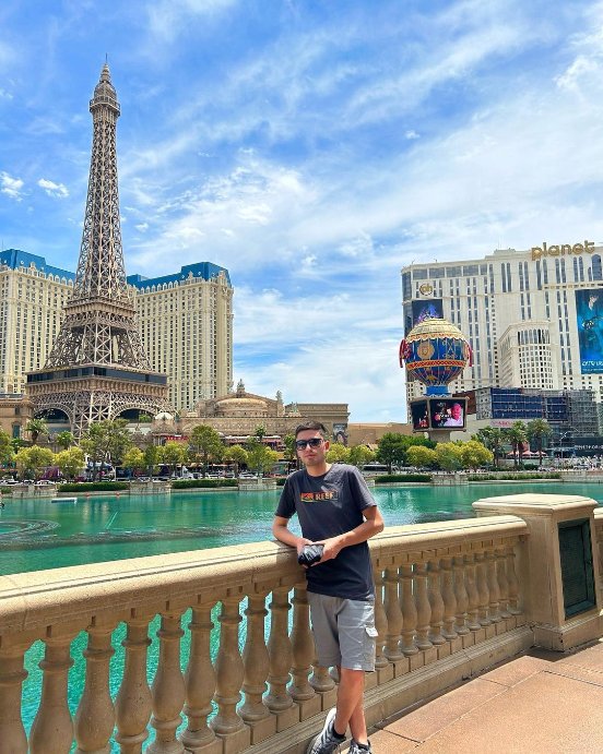 TravelNevadaEsp's tweet photo. Las Vegas no se limita solo a los casinos. Explora la famosa y deslumbrante avenida principal, conocida como "The Strip". Camina por sus calles y maravíllate con los impresionantes hoteles y sus extravagantes shows.
#TravelNevada #ExploraNevada #LasVegas
📸: @christianmendoza.v https://t.co/EZqyLFVAcQ