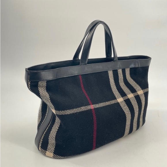 giadidonne's tweet photo. So good I had to share! Check out all the items I'm loving on @Poshmarkapp #poshmark #fashion #style #shopmycloset #mcsportswear #burberry: https://t.co/dDgGa4AXf5 https://t.co/D4a4xskYYC