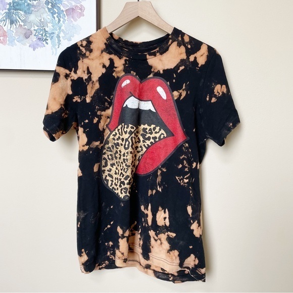 So good I had to share! Check out all the items I'm loving on <a href="/Poshmarkapp/">Poshmark</a> #poshmark #fashion #style #shopmycloset #2pac #axarmaniexchange: posh.mk/eNvDDg3CjBb