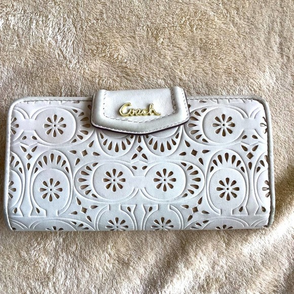 So good I had to share! Check out all the items I'm loving on <a href="/Poshmarkapp/">Poshmark</a> from <a href="/DanielleFreedm4/">Danielle Freedman</a> #poshmark #fashion #style #shopmycloset #ultabeauty #openingceremony #coach: posh.mk/FymBEEu1oBb