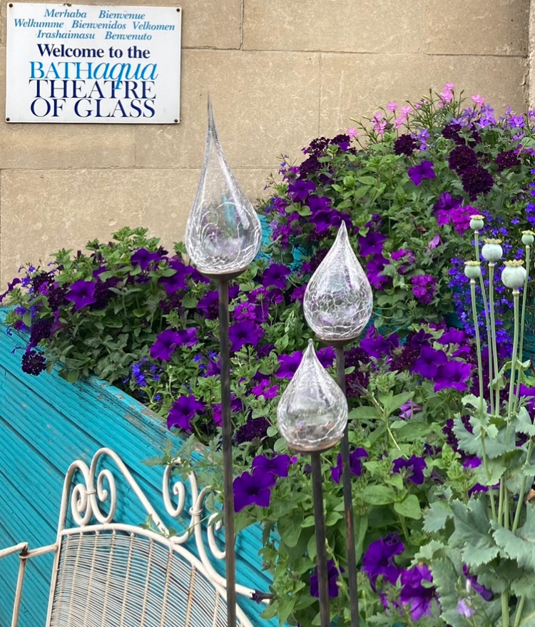 We were thrilled to support @zoe_claymore &amp; her 'Renter's Retreat' garden at Hampton Court last week!⁠
Everyone asked where they could buy our new crackle glazed teardrops so here is a link!
⁠
l8r.it/GDFE
⁠
#hamptoncourtpalace #gardenshow #crackleglaze #commissions