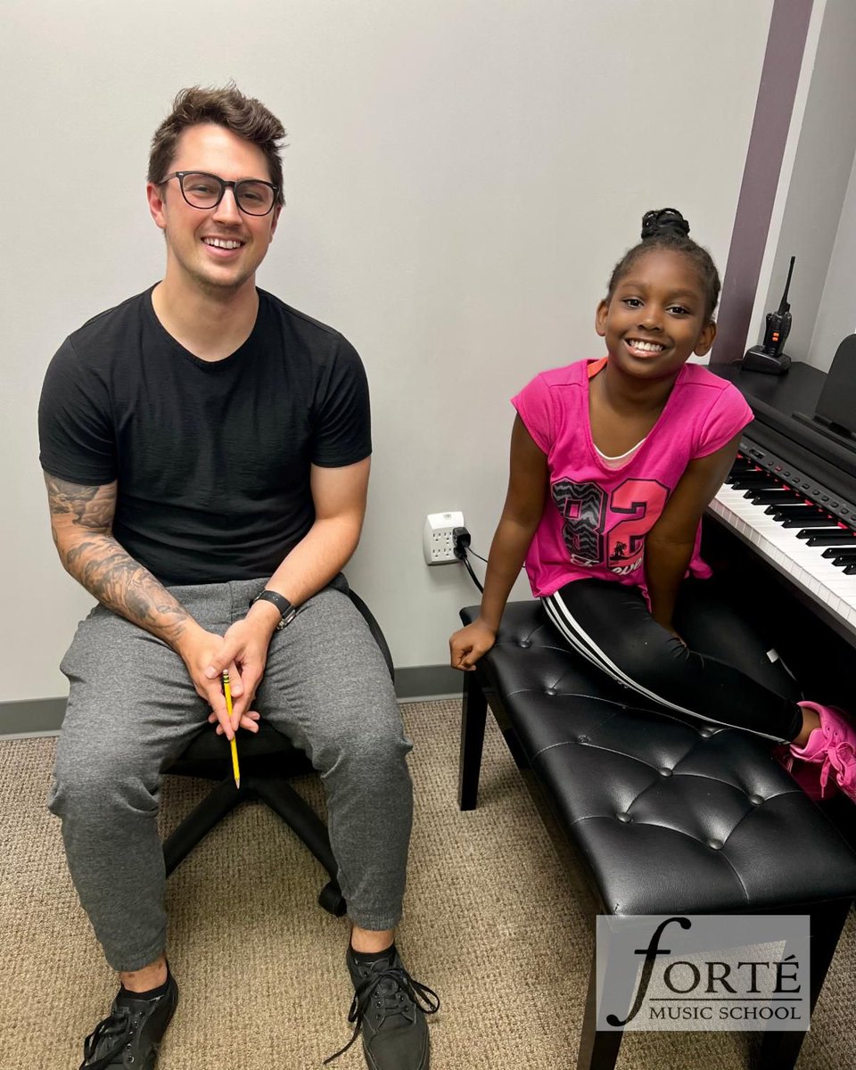 ForteMusic419's tweet image. Give a warm welcome to our new student Tylayiah! 🌟 She recently started piano lessons with our awesome teacher Cam. 🎹🎵

#pianolessons #musiclessons #pianolessonsforkids #pianolessonsforadults #pianolessonsforbeginners #pianolessonstoledo #pianolessonsnearme