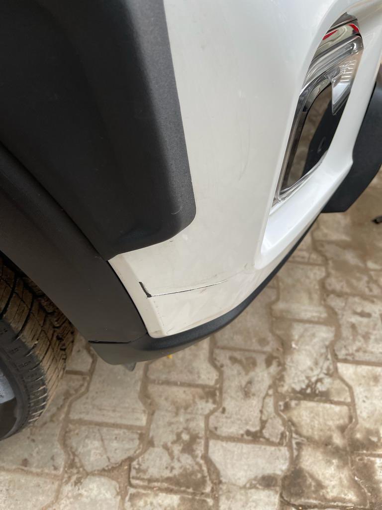 aircraftography's tweet photo. "This is how @MahindraRise returns your car - with a free-of-cost gift. They damaged my car and refuse to accept responsibility. We need your help to get this resolved!" #MahindraCustomerService #CarTroubles #Mahindra #Damaged @anandmahindra @MahindraScorpio #MahindraAhmedabad https://t.co/VE6OuReFHx