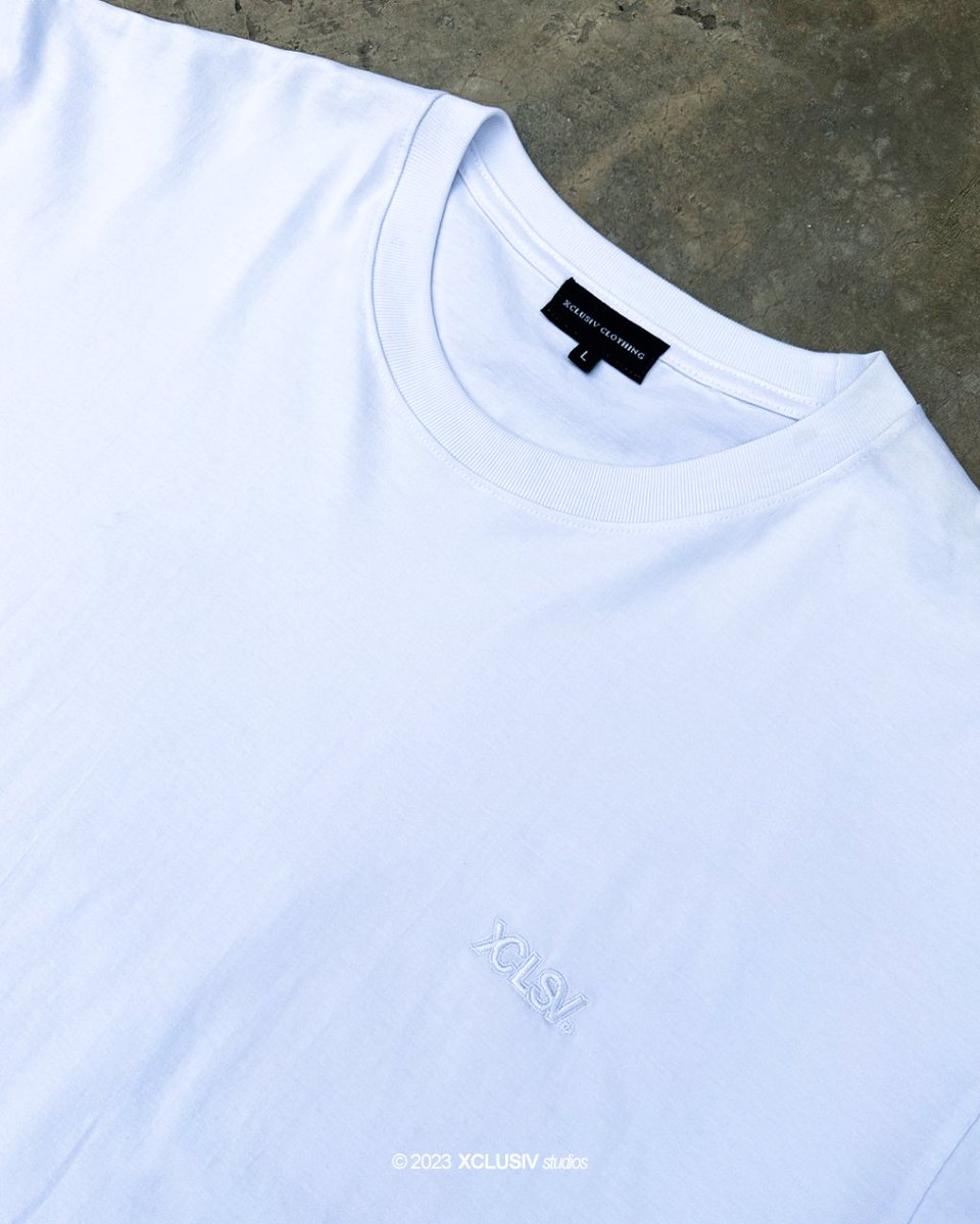 T-Shirt Xclusiv Clasico - White 🏆
Descubre nuestra amplia variedad de diseños y la calidad de nuestros productos.
Cólección disponible en nuestra web: xclusivclothing.com
🌐 Envíos nacionales e internacionales