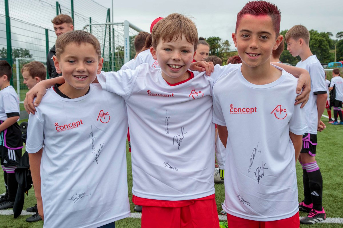 AFCCT's tweet photo. π€ We would like to say a huge thank you to Leighton Clarkson, Bojan Miovski and Duk for visiting the camp last week at Cormack Park!
π΄βͺοΈ The players took part in a Q&A and signed T-shirts!
π We hope everyone had a great time! #AFCCTSummerCoaching https://t.co/T8RUmgz7yR