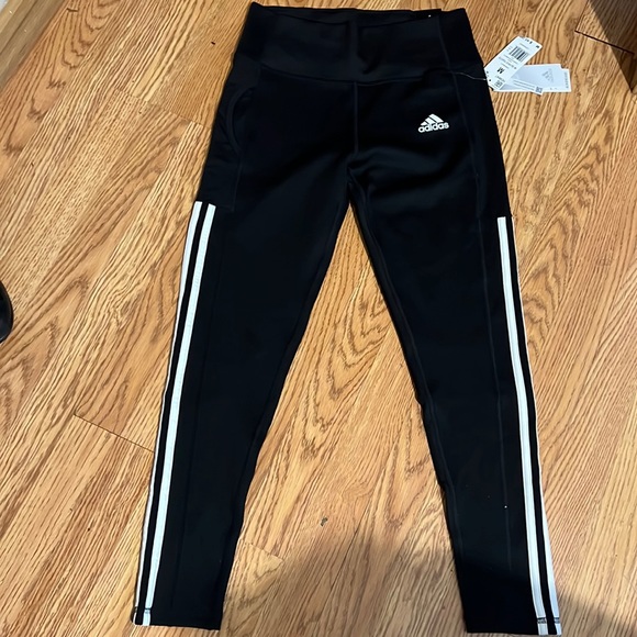 FebreJennifer's tweet photo. So good I had to share! Check out all the items I'm loving on @Poshmarkapp #poshmark #fashion #style #shopmycloset #adidas: https://t.co/0XGr1ZTzoS https://t.co/4i8iZE9xix