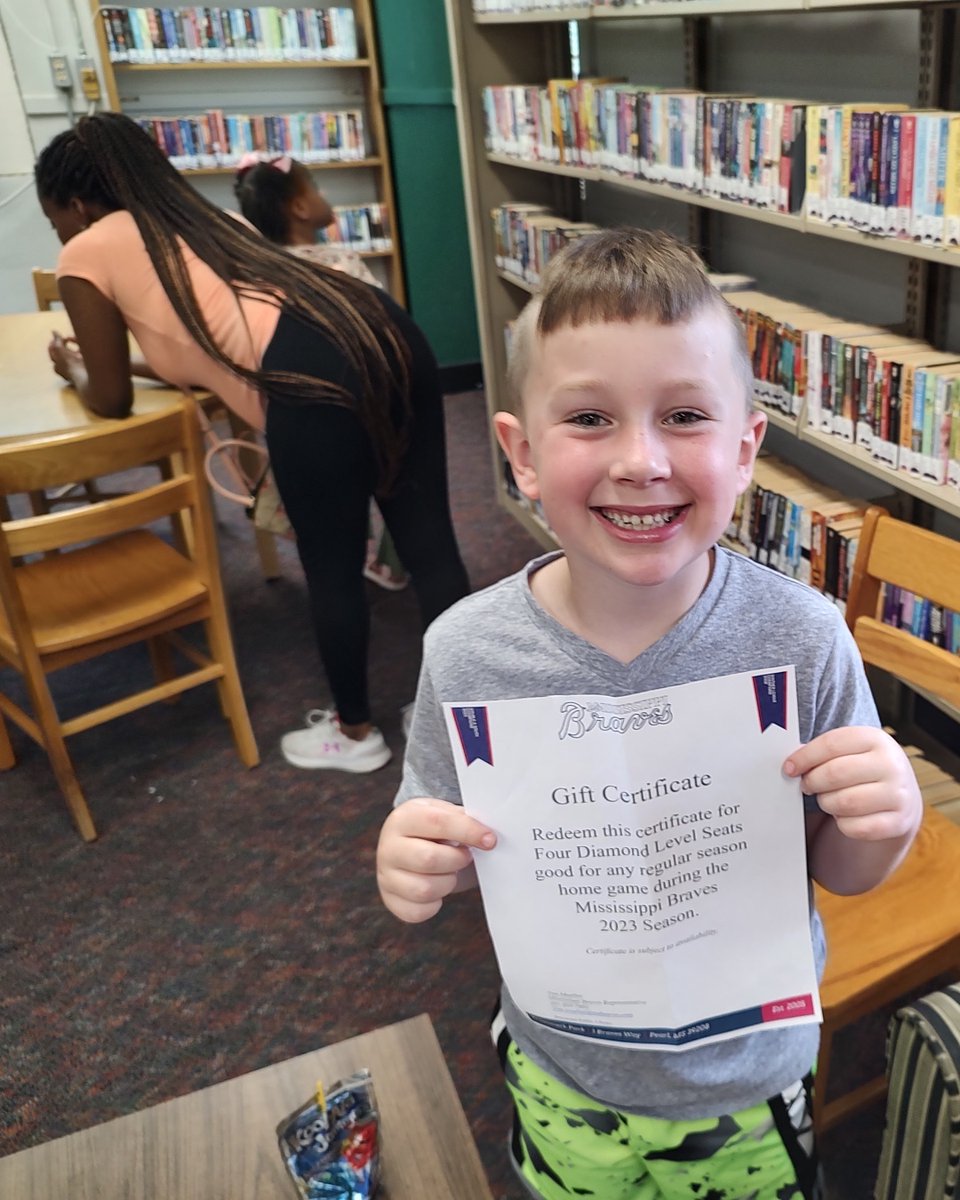MyJHLS's tweet image. That&apos;s a wrap for Summer Reading!!! Our grand prize winners were all smiles for the camera showing off their prizes during the Summer Reading wrap-up party at the Raymond Library. #AllTogetherNow #SummerReading2023 #LibraryParty #RaymondMS