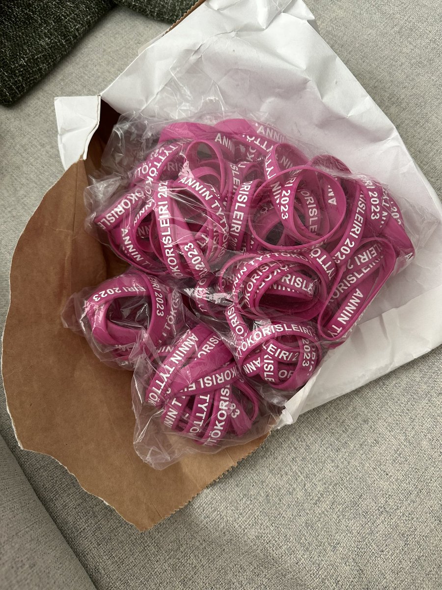 Kaksi viikkoa ja mennään! Mun eka tyttökorisleiri Varalan Urheiluopistolla, joka loppuunmyytiin jo kevättalvella. 🥹 Kunnon full circle moment! 🏀🫶🏼