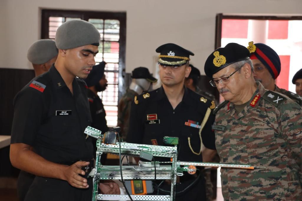artrac_ia's tweet photo. “𝐈𝐍𝐃𝐈𝐀𝐍 𝐌𝐈𝐋𝐈𝐓𝐀𝐑𝐘 𝐀𝐂𝐀𝐃𝐄𝐌𝐘, 𝐃𝐄𝐇𝐑𝐀𝐃𝐔𝐍”

Lt Gen SS Mahal, #GOCinC, #ARTRAC visited #IMA Dehradun. He was briefed on the training activities, infrastructure development and focus areas to achieve  excellence in training in the prestigious Military Academy.

The #ArmyCdr lauded the high standards of professionalism and commitment towards training the future military leaders.

#ARTRAC
#IndianArmy
@adgpi