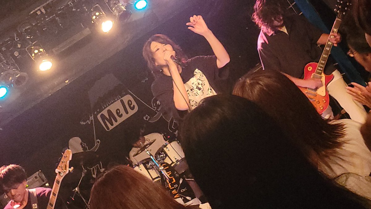 umeyann's tweet photo. LAPH ROI GLENN6周年&amp;解散ライブに行って来ました🎶
最初に城天で見てから4～5年かな？
いろいろとライブも行って今日で最後😢
アンコールの掛け声が、overの掛け声oh-oh-oh-oh-ohohoh-
みんなの熱い演出🔥
さみしいけど最後の最高に熱いライブでした🎵
#ラフグレ解散 https://t.co/aq1Gx7Ox2R