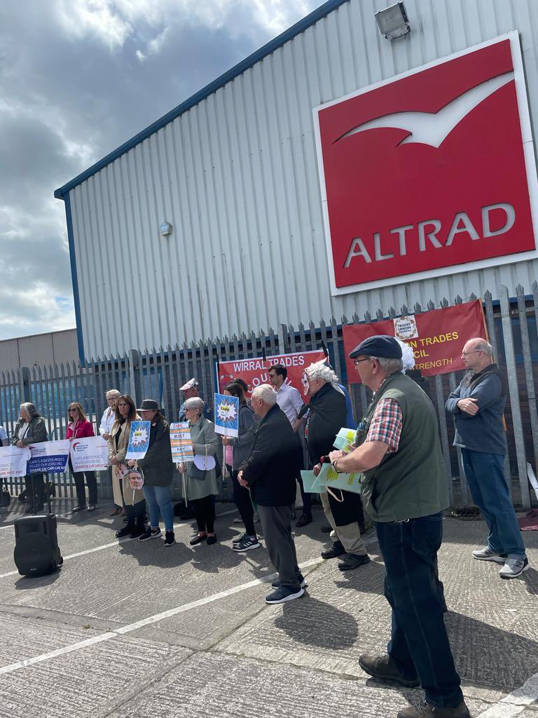 Our @PIandMedNeg colleague, Gerry Coombs, attended the #CapeMustPay demo at @altrad_services @RMDKwikform offices today, to repeat the @AsbestosForum demands that Altrad, successor to the notorious Cape company, donate £10m to #mesothelioma research. Great to see the support!