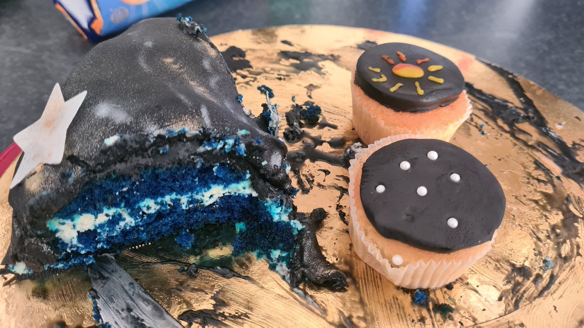 IntoshMs's tweet photo. Spaced themed cake from my Y7 class... we had dessert before lunch today after extending to look at The Life cycle of a star we ate the black hole 🤭🤭🤭 #EndOfYear @ChatPhysics https://t.co/JHQQisG8UF