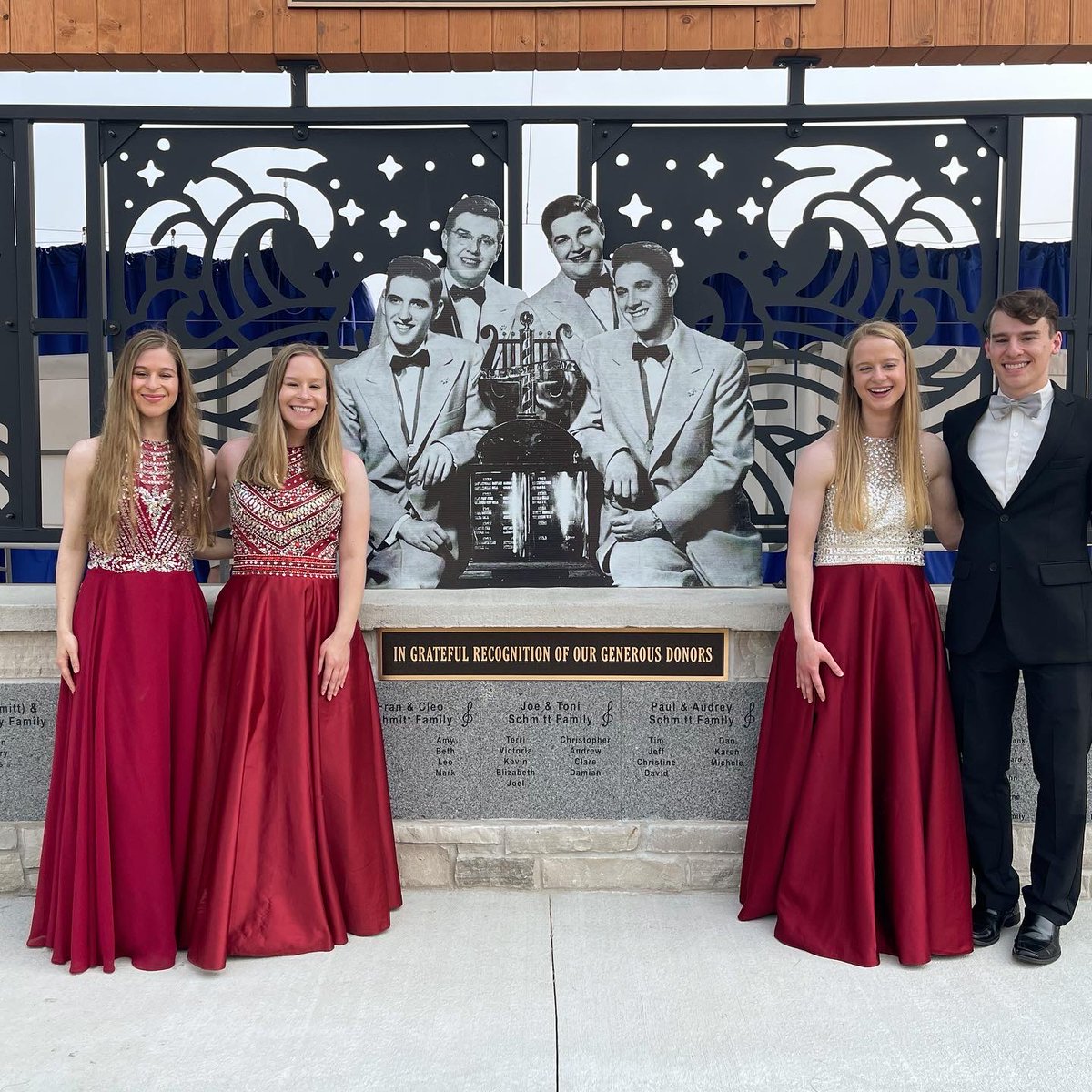 Vintage Mix will never forget this weekend.💈🎶 We were so blessed to sing alongside many barbershop artists to dedicate The Schmitt Brothers Stage in Two Rivers, Wisconsin. Special shout-out of thanks to Mary Ann Schmitt, Bill Schmitt, Jim Rasmus, and many more for having us!🙏
