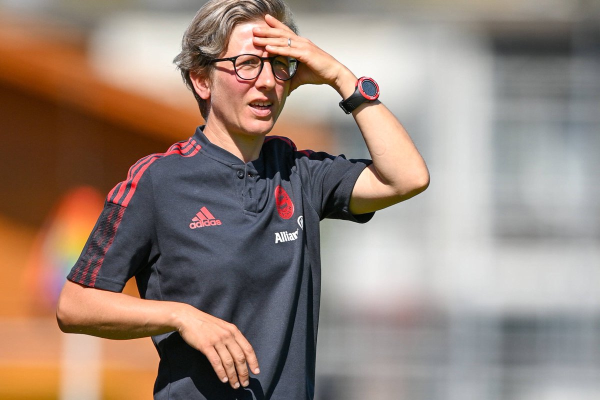 SPORT1_PR's tweet photo. Tolle Nachrichten: Unsere Kommentatoren @HaddiThoene u. @oliforster bekommen bei der @UEFA U19 EM exzellente Unterstützung: in der Vorrunde von  Nathalie Bischof (Koordinatorin Talentförderung @FCBfrauen) u. im 2. HF am 27.7. u. Finale am 30.7. von #FCB-Spielerin @SarahZadrazil! https://t.co/ROzdx6W1uf