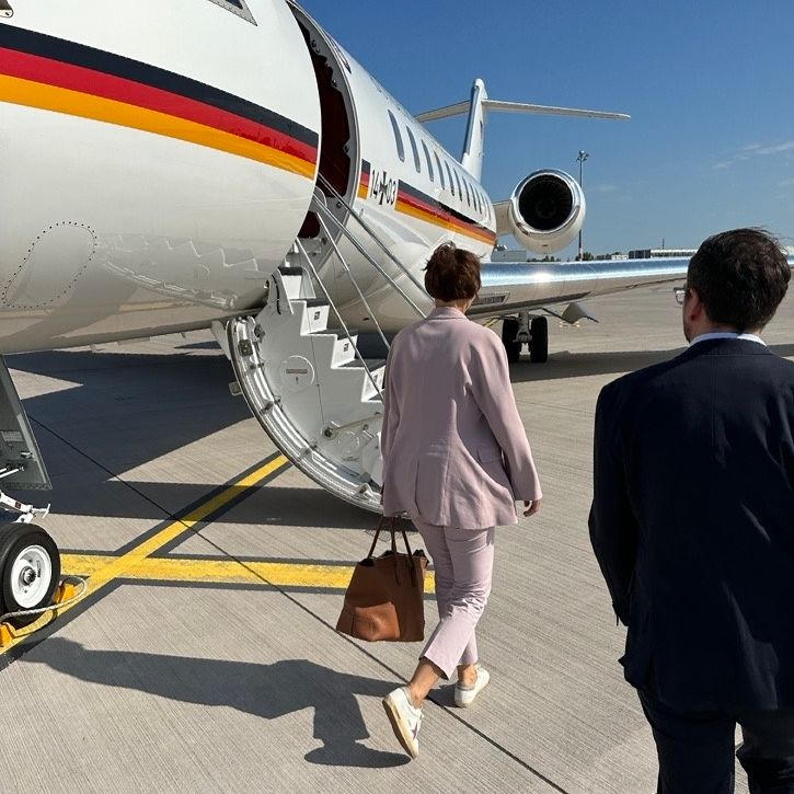 bmftr_bund's tweet photo. Bundesforschungsministerin @starkwatzinger hat heute ihren dreitägigen Besuch in Israel begonnen. Seit 50 Jahren arbeiten Israel und Deutschland eng in Wissenschaft, Forschung und Innovation zusammen. Diese Zusammenarbeit wollen wir auch in Zukunft stärken. https://t.co/ajMa49TLYO