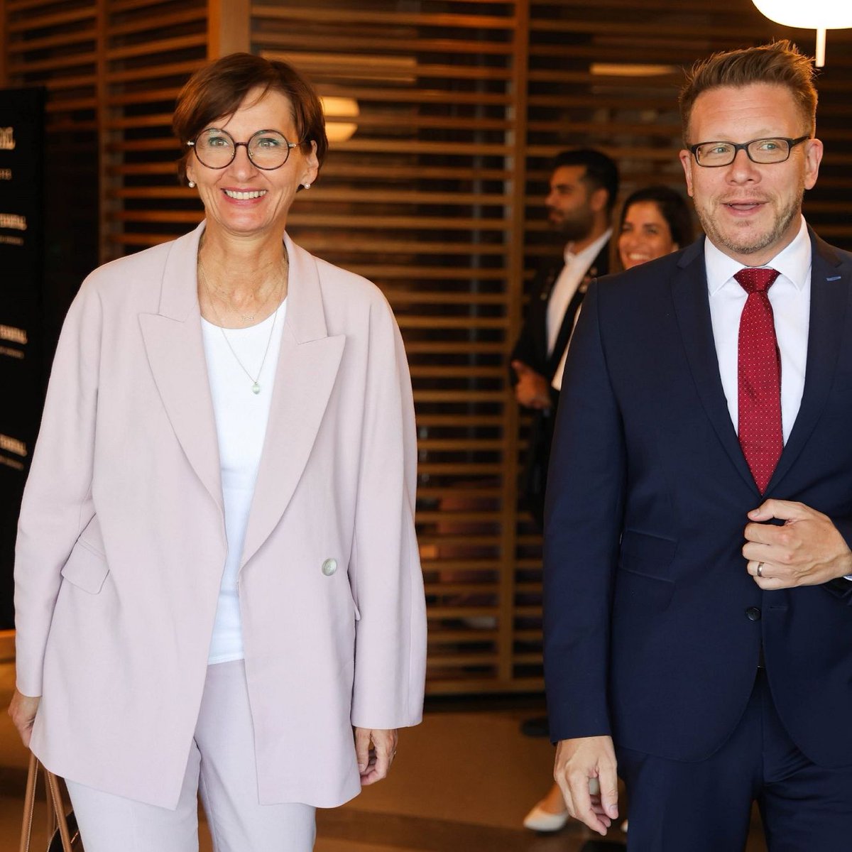 bmftr_bund's tweet photo. Bundesforschungsministerin @starkwatzinger hat heute ihren dreitägigen Besuch in Israel begonnen. Seit 50 Jahren arbeiten Israel und Deutschland eng in Wissenschaft, Forschung und Innovation zusammen. Diese Zusammenarbeit wollen wir auch in Zukunft stärken. https://t.co/ajMa49TLYO