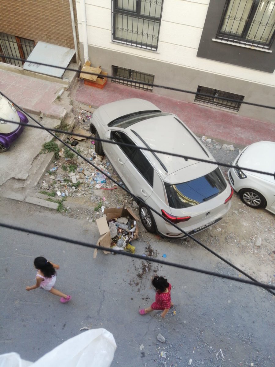 <a href="/haydaraliyildiz/">🇹🇷Haydar Ali YILDIZ</a> @beyoglutemizlik sayın başkan Piripaşa Çan Çan Aralığı bir seneyi aşkın bir süredir çektiğimiz rezilliğin tarifi yok. Sokağımızı TOOG’la ziyaret ettiğinizde de aynı durumdaydı. Defalarca aramamıza rağmen hiç bir aksiyon alınamıyor. Çocuklar pislik içinde oynuyor.