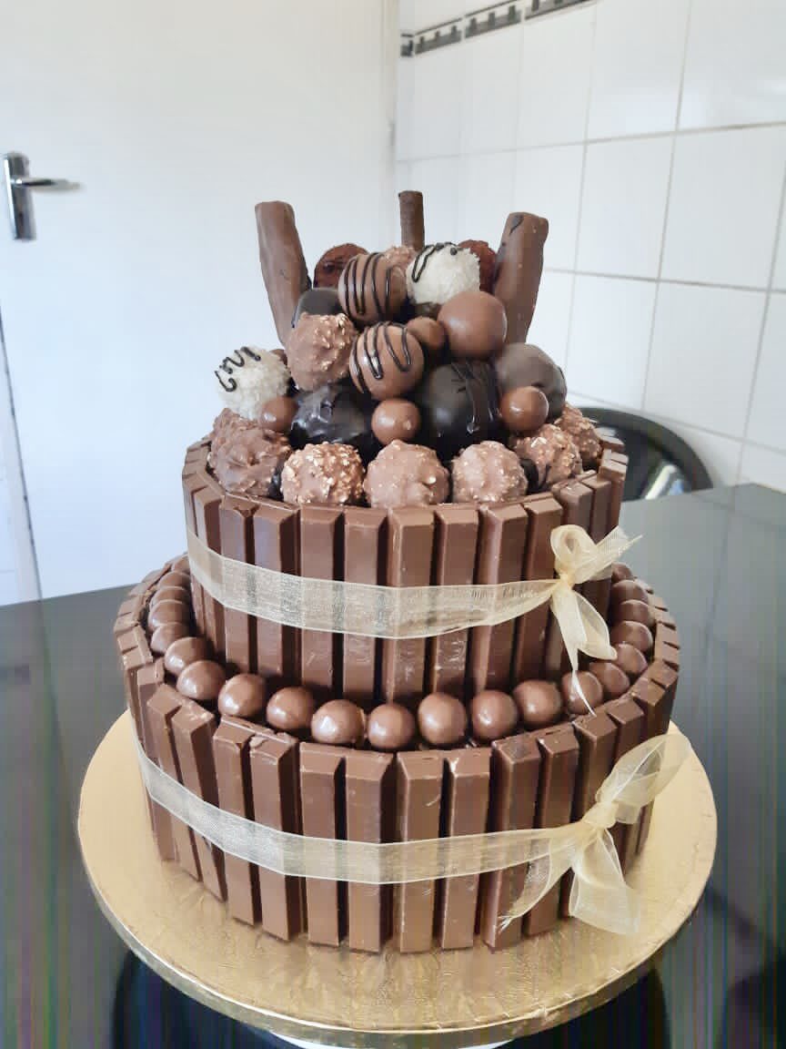DesignCakesTale's tweet photo. Chocolate birthday cakes 🥰

#designcakestalent #thatwarmfuzzyfeeling #party #patisserie #cakelover #zimbaker #hararebakers #birthdaycakes 
#cakesforbirthdays
#cakesforboys
#boyscakes
#cakesforman
#manscakes
#chocolatecakes
#cakeswithchocolate
#cakespiration #cakesforfun https://t.co/6JNzz9ZOAM