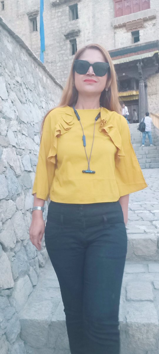 ash4intelways's tweet photo. #lehpalace #sunshine #tribal #hat #brandladakh #transhimalayan #silkroute #leh #ladakh https://t.co/pCZxmDMrSi