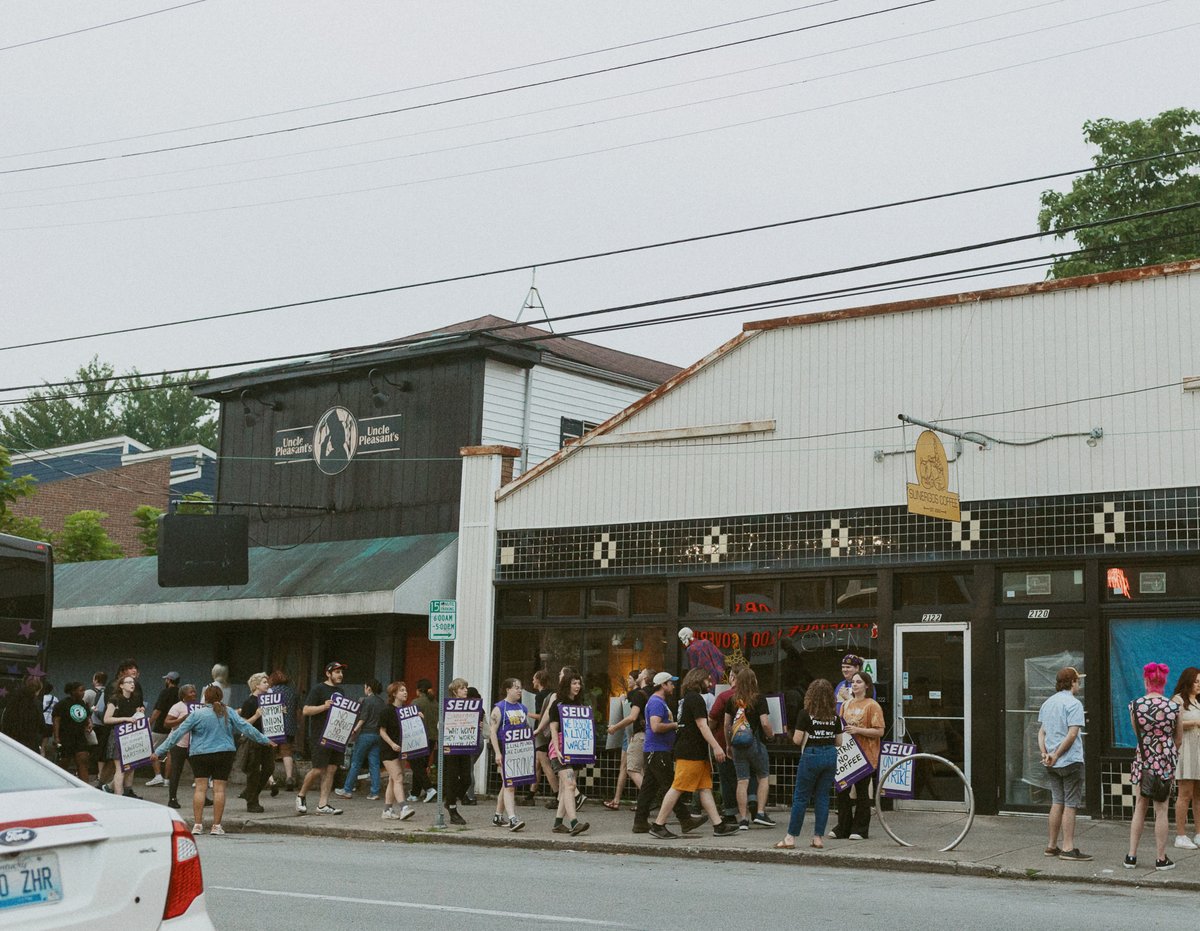 SBWorkersUnited's tweet photo. This morning, Starbucks &amp; Sunergos workers SHUT DOWN 10 CAFES in Louisville with their strikes. Workers are demanding that both companies come to the table and bargain in good faith. THIS is what solidarity looks like and THIS is what happens when organized labor stands together. https://t.co/tnu3rUPuzd