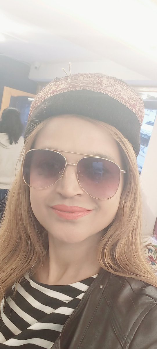 ash4intelways's tweet photo. #lehpalace #sunshine #tribal #hat #brandladakh #transhimalayan #silkroute #leh #ladakh https://t.co/pCZxmDMrSi