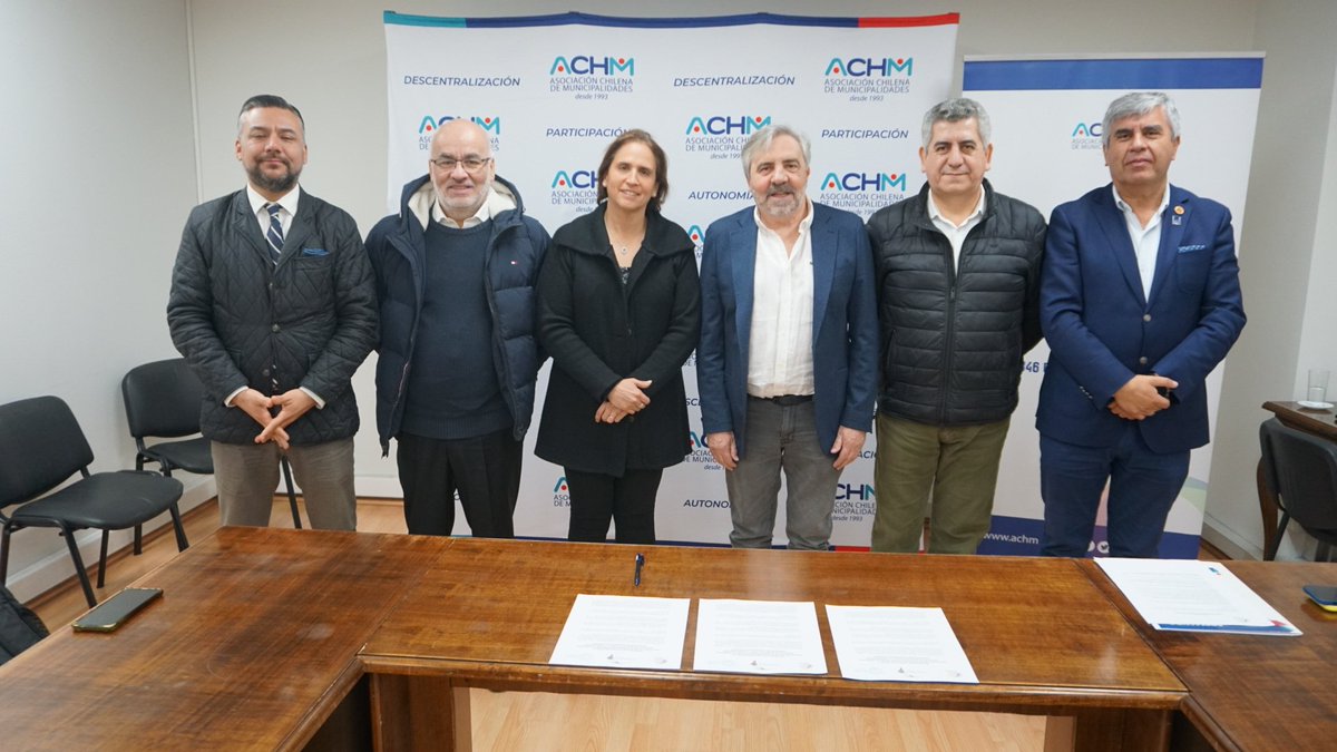 🔵 La Presidenta ACHM <a href="/CarolinaLeitao/">Carolina Leitao</a> junto al Pdte de la Comisión de Asuntos Internacionales, Alcalde <a href="/Rafael_Vera/">Rafael Vera Castillo</a> de <a href="/MuniVicuna/">Municipalidad de Vicuña</a> se reunieron con <a href="/Juan_Matteo/">Juan Matteo</a> Sec Ejec de <a href="/FAMdeArgentina/">FAM</a> para extender un convenio de colaboración y trabajo conjunto entre ambos países 🇨🇱 🇦🇷
